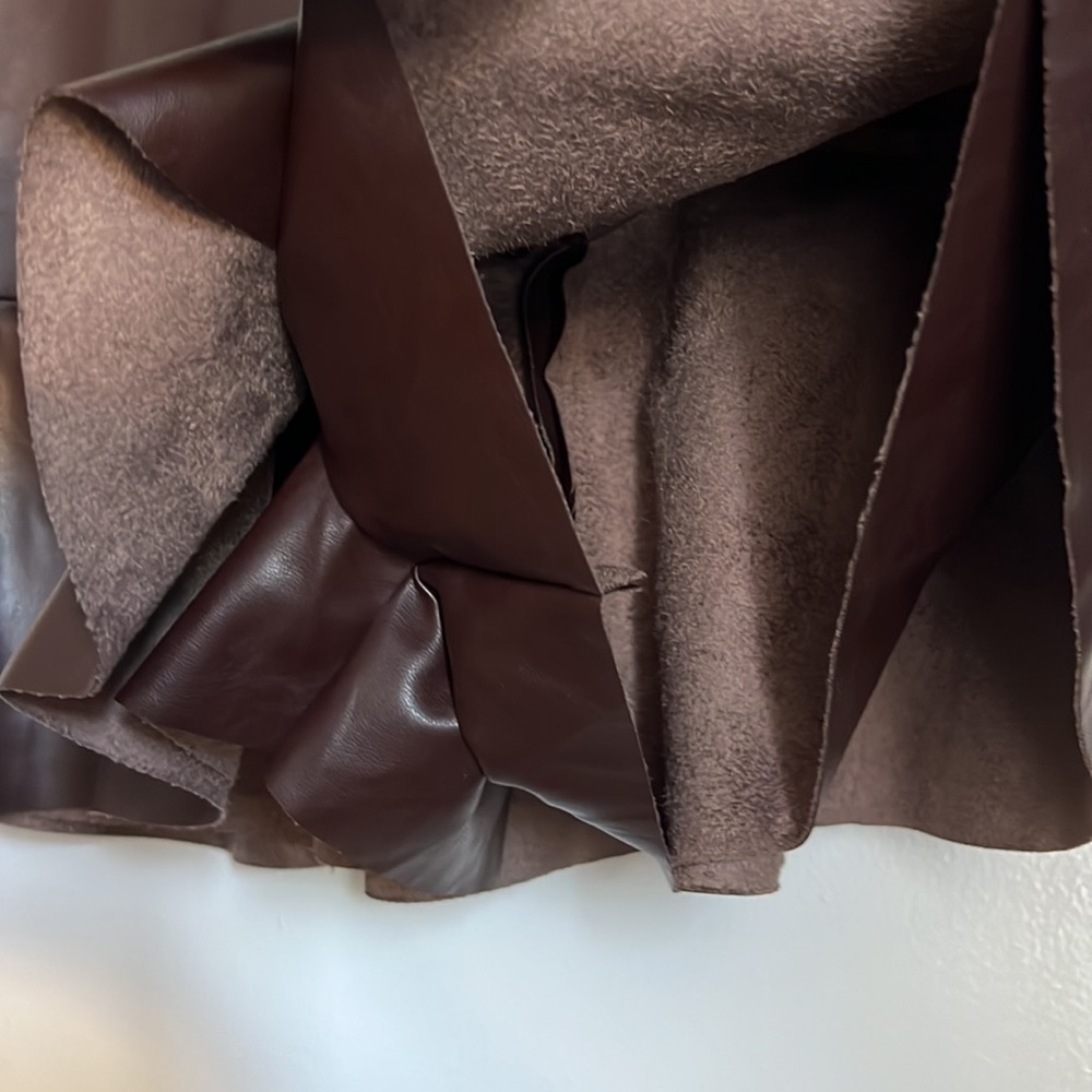 RUFFLE FAUX LEATHER MINI SKORT choco - Picture 8 of 15